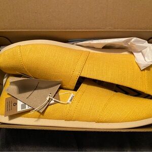 Toms new n box size 8.5